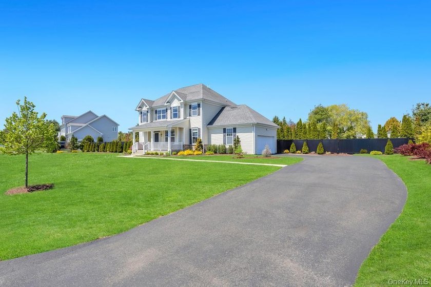 Welcome to 25 Maidstone Lane in Wading River-an exceptional - photo 3