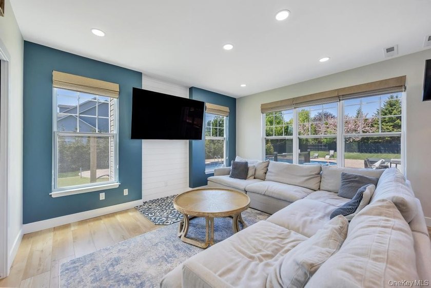 Welcome to 25 Maidstone Lane in Wading River-an exceptional - photo 5