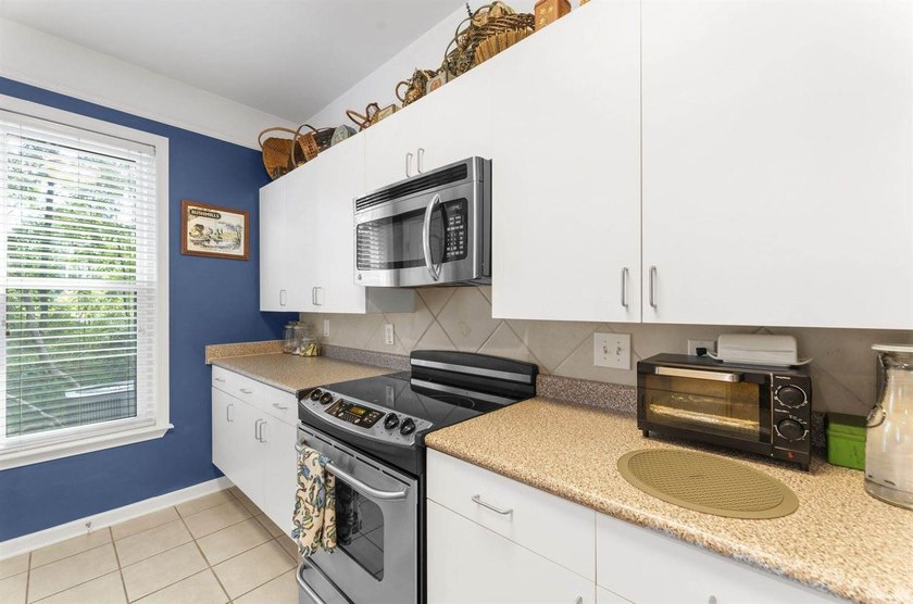 WOWZER...This condo is a Must See! Greeting you with exquisite - photo 7