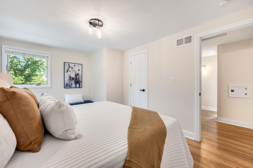 Nestled on a quiet cul-de-sac, this beautifully maintained - photo 13