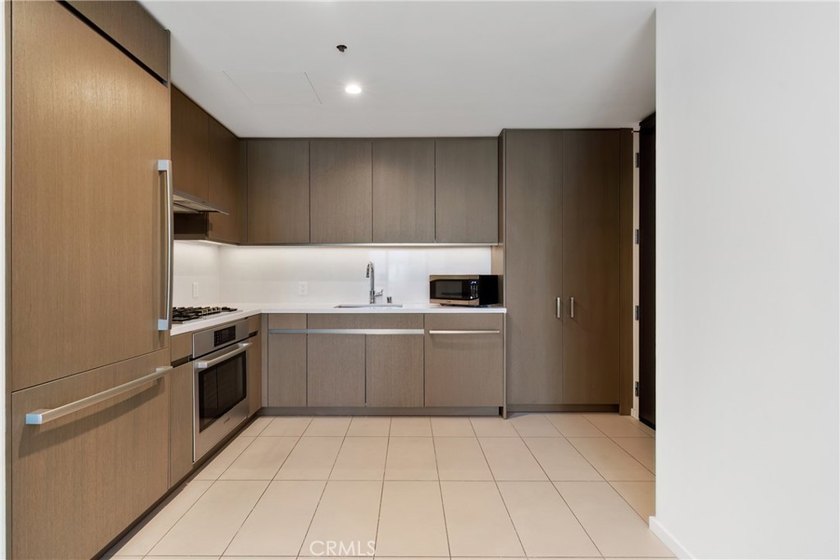 Welcome to 889 Francisco St 1210, a stylish 1-bedroom, 1-bath - photo 13