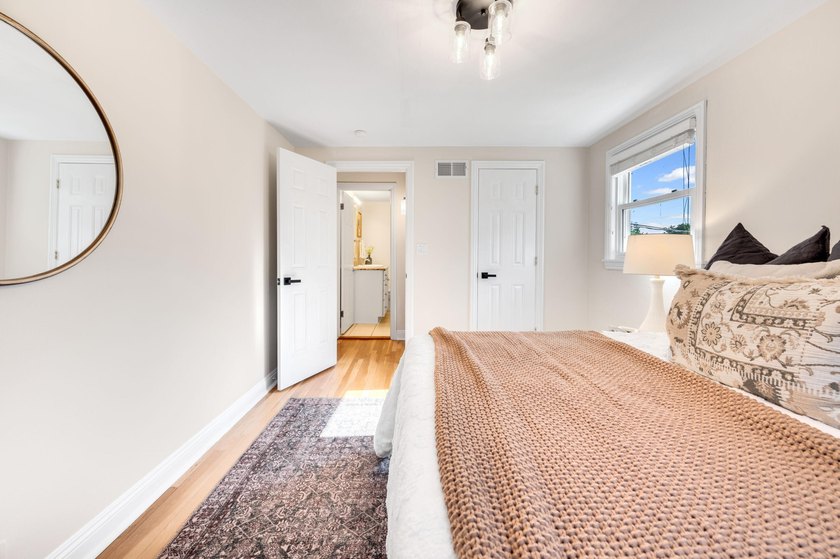 Nestled on a quiet cul-de-sac, this beautifully maintained - photo 15