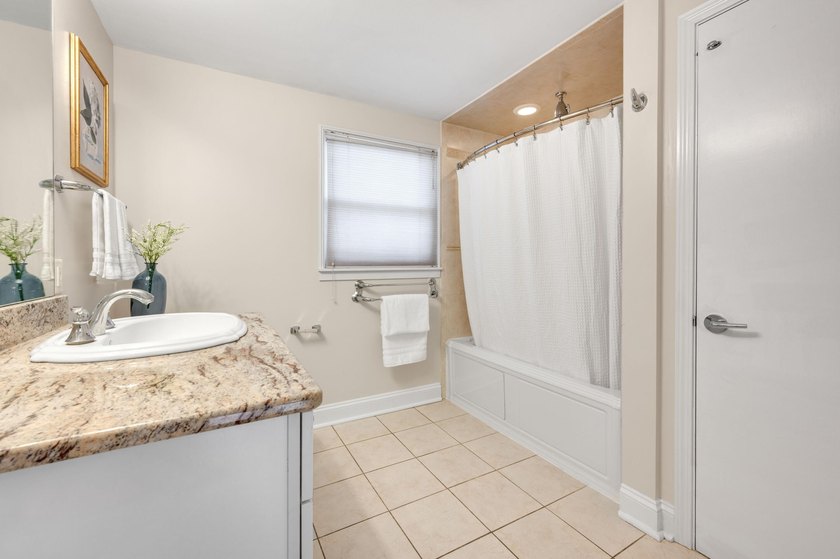 Nestled on a quiet cul-de-sac, this beautifully maintained - photo 16