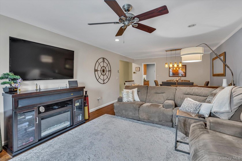 Welcome to a captivating residence at 5205 Wilshire Lane - photo 4