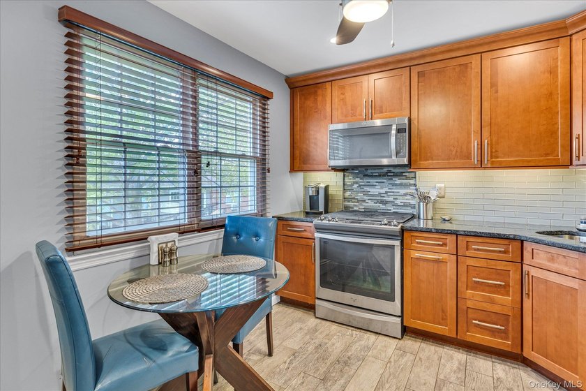Welcome to a captivating residence at 5205 Wilshire Lane - photo 5