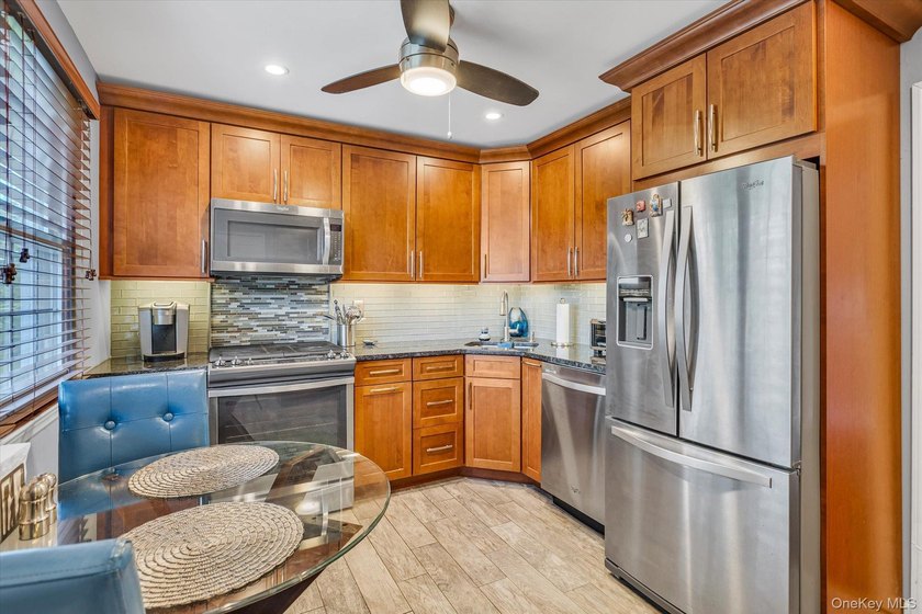 Welcome to a captivating residence at 5205 Wilshire Lane - photo 6