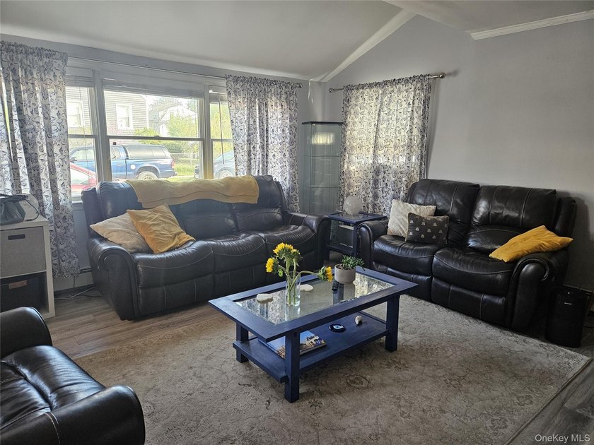 Come see this adorable, Bungalow in the heart of East Rockaway - photo 2