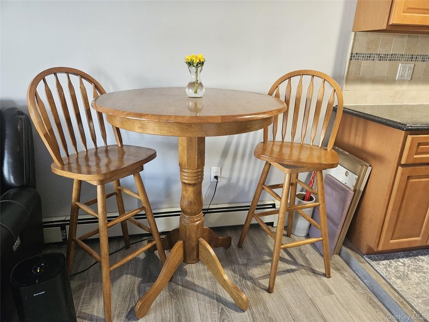 Come see this adorable, Bungalow in the heart of East Rockaway - photo 3