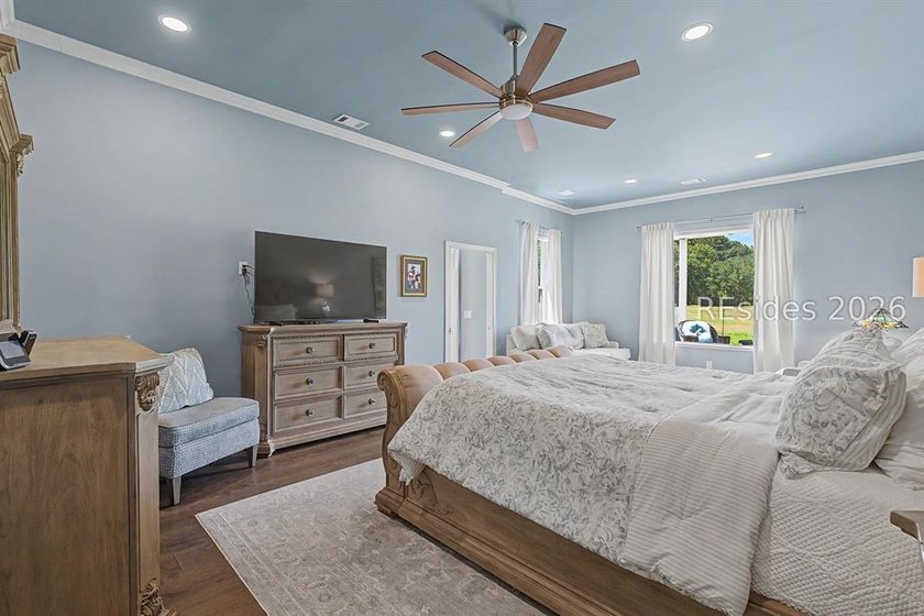 Tucked on a private cul-de-sac wooded lot, this reimagined Del - photo 14