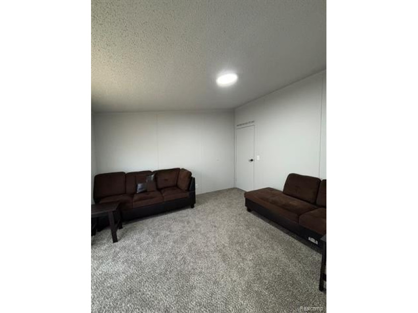 Welcome home to this spacious and beautifully updated 3-bedroom - photo 22