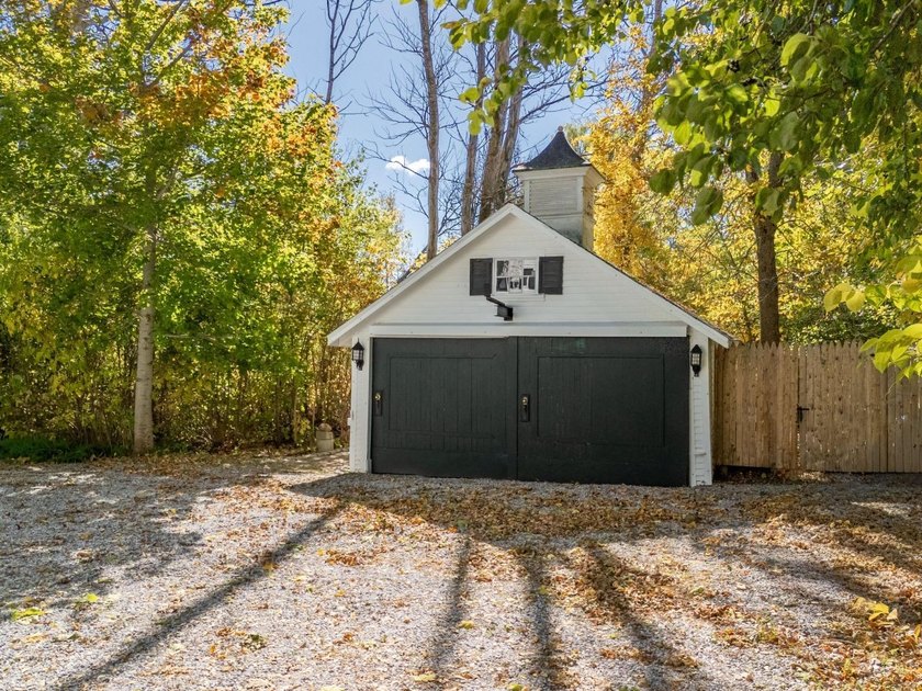 If you've been looking for a charming antique home close to - photo 9