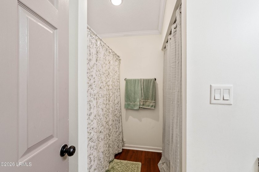 Welcome to 21 Caswell in the highly sought-after Picket Fences - photo 8