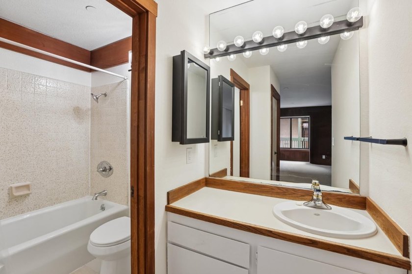 Situated in the secure oasis of Pacific Terrace, this spacious - photo 11