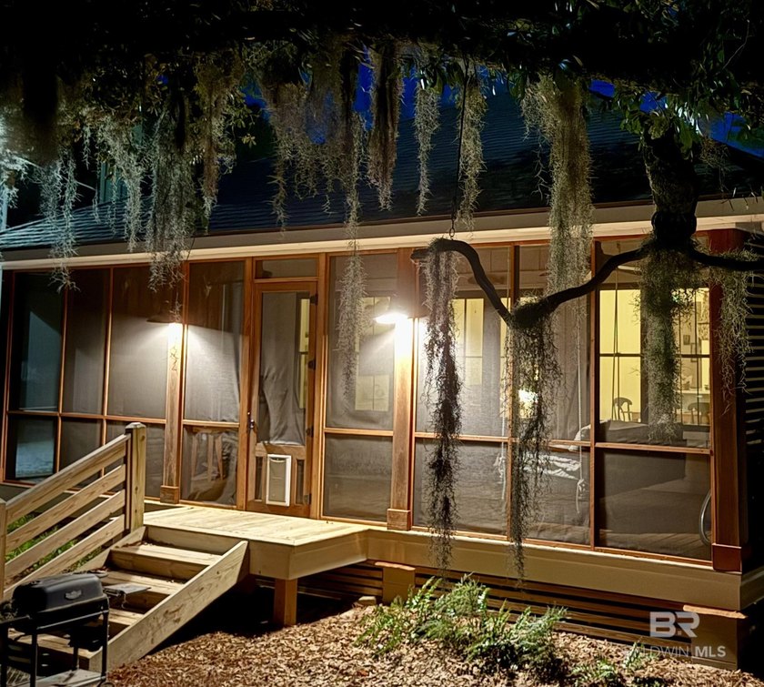 2022, Custom Built, Charming Waterfront Cottage, Gold Fortified - photo 3