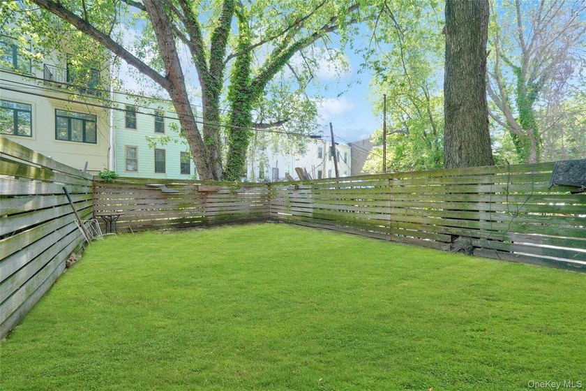 Exceptional opportunity to acquire a comprehensively renovated - photo 2