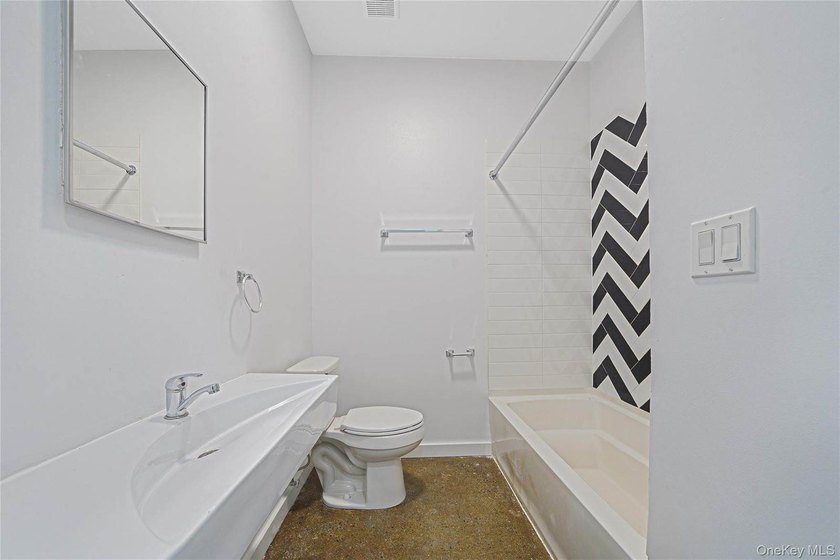 Exceptional opportunity to acquire a comprehensively renovated - photo 4