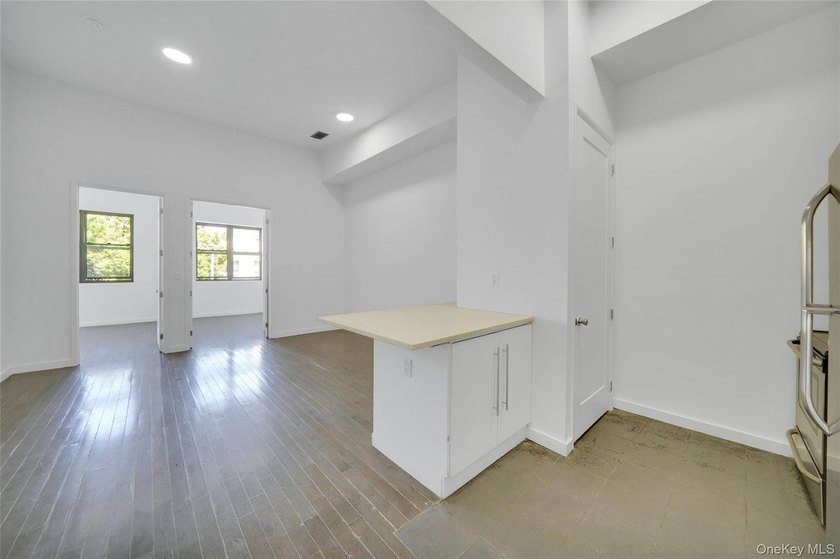 Exceptional opportunity to acquire a comprehensively renovated - photo 5