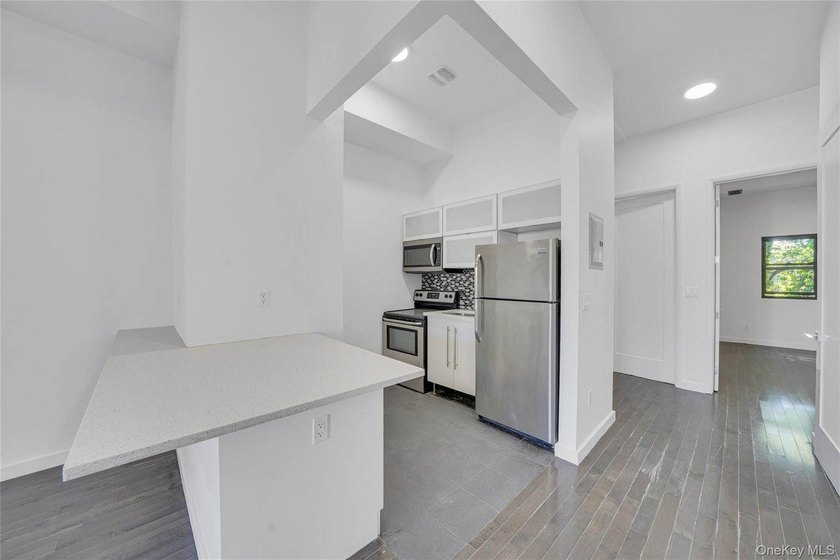 Exceptional opportunity to acquire a comprehensively renovated - photo 6