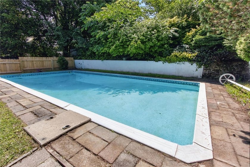 Welcome to this comfortable raised ranch in a very convenient - photo 7