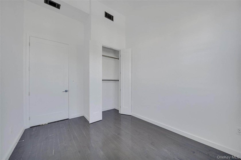 Exceptional opportunity to acquire a comprehensively renovated - photo 10