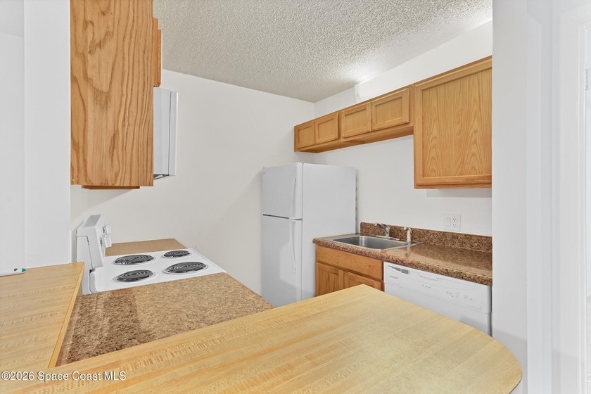 Welcome to Sweet Home Sebastian Lakes! Very clean 1st floor - photo 11