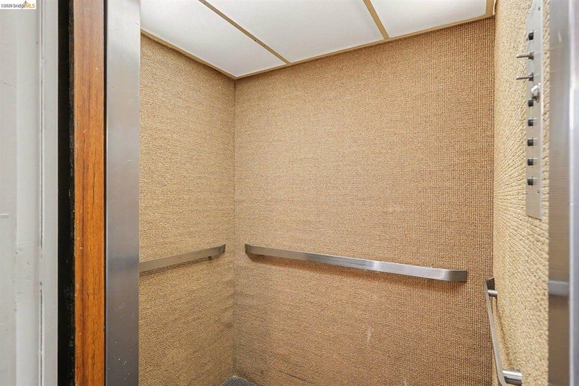 Updated single-level condo in one of Oakland's most convenient - photo 2