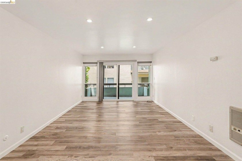 Updated single-level condo in one of Oakland's most convenient - photo 8