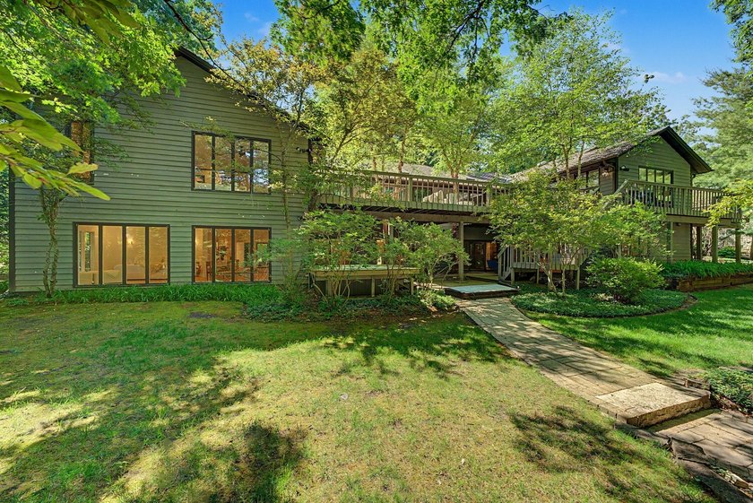 Exceptional one-of-a-kind ranch-style home offering over 8,000 - photo 2