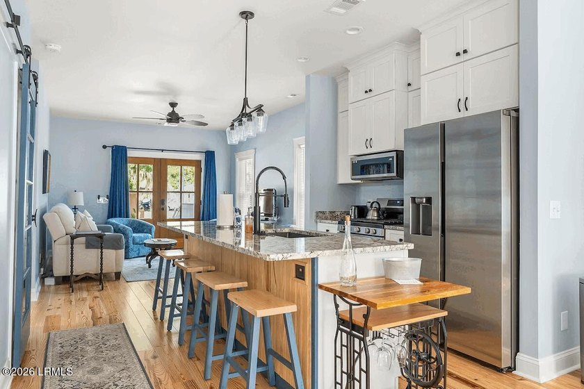 AMAZING Bungalow in the Beaufort Historic District / Northwest - photo 6