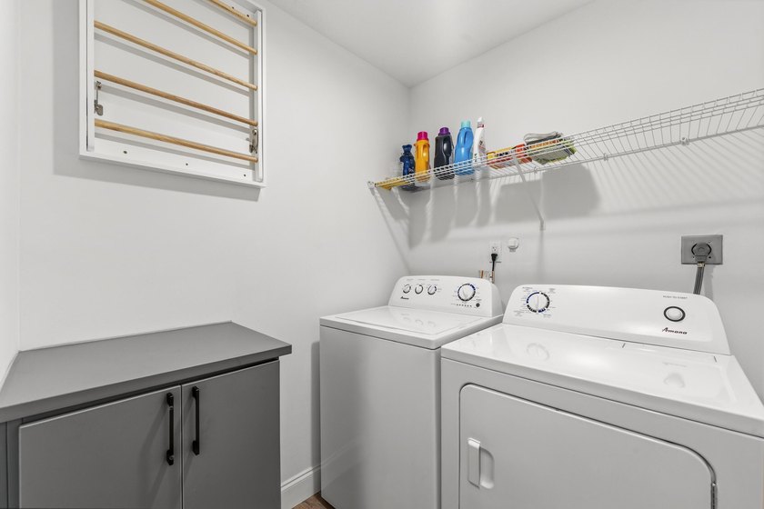 Beautifully updated 3-bedroom, 2-bath home with a 2-car garage - photo 13