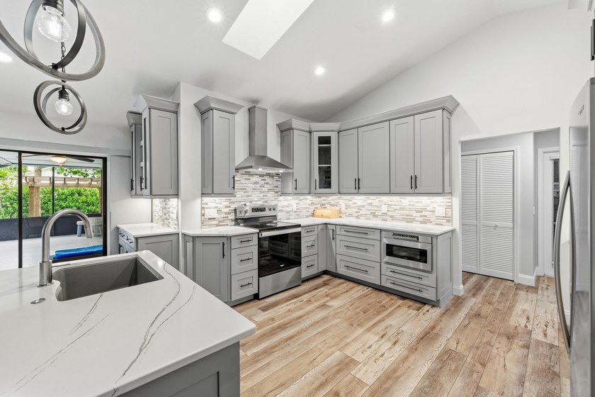 Beautifully updated 3-bedroom, 2-bath home with a 2-car garage - photo 16