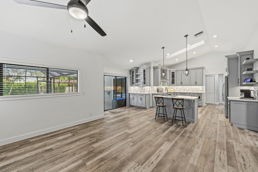 Beautifully updated 3-bedroom, 2-bath home with a 2-car garage - photo 18