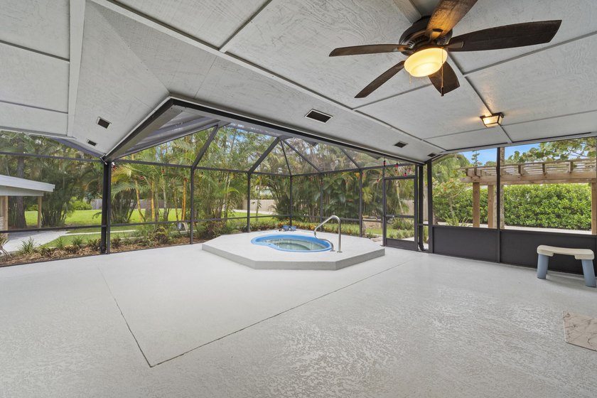 Beautifully updated 3-bedroom, 2-bath home with a 2-car garage - photo 23