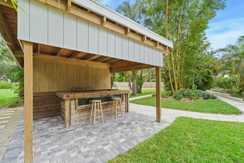 Beautifully updated 3-bedroom, 2-bath home with a 2-car garage - photo 25