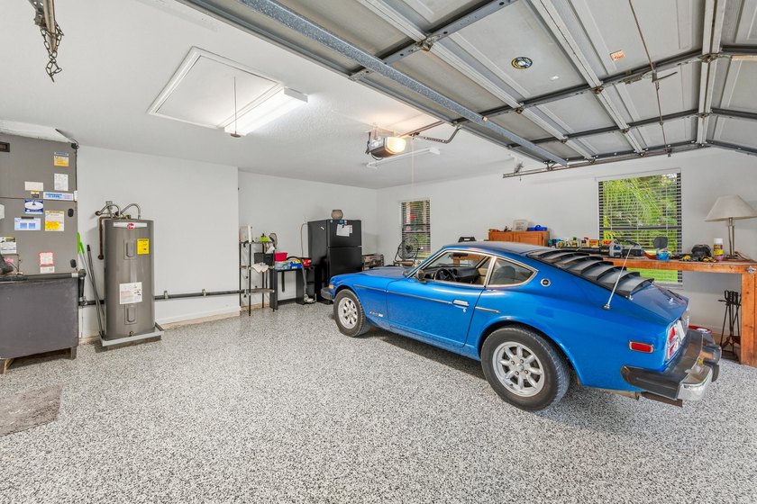Beautifully updated 3-bedroom, 2-bath home with a 2-car garage - photo 27