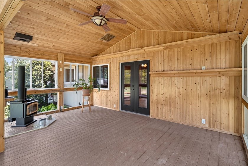It's rare to find a home that offers this much versatility - photo 6