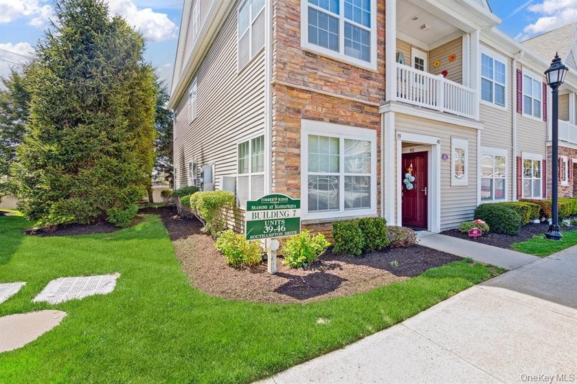 Welcome to this highly sought-after first-floor end unit located - photo 3
