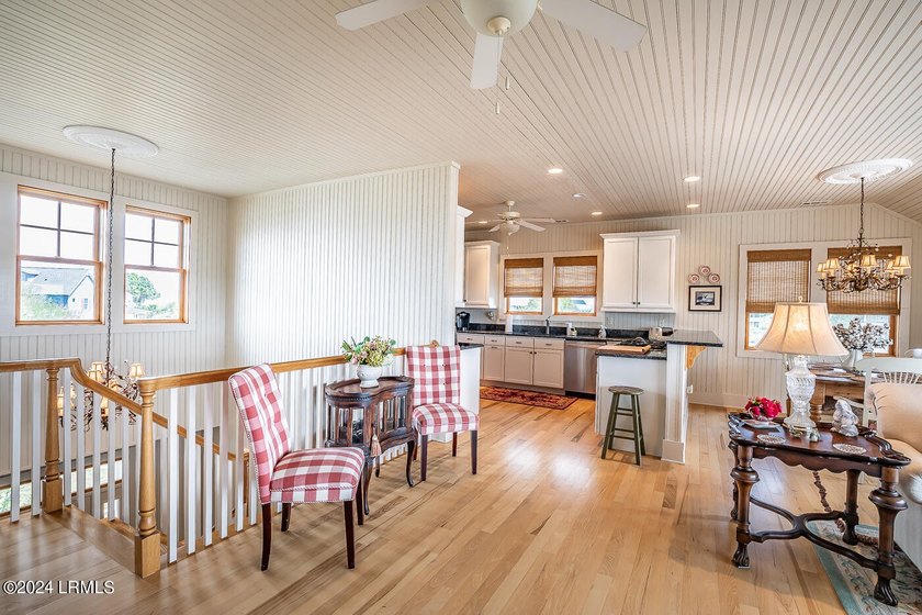 Must-See Harbor Island Gem! Welcome to your dream coastal - photo 7