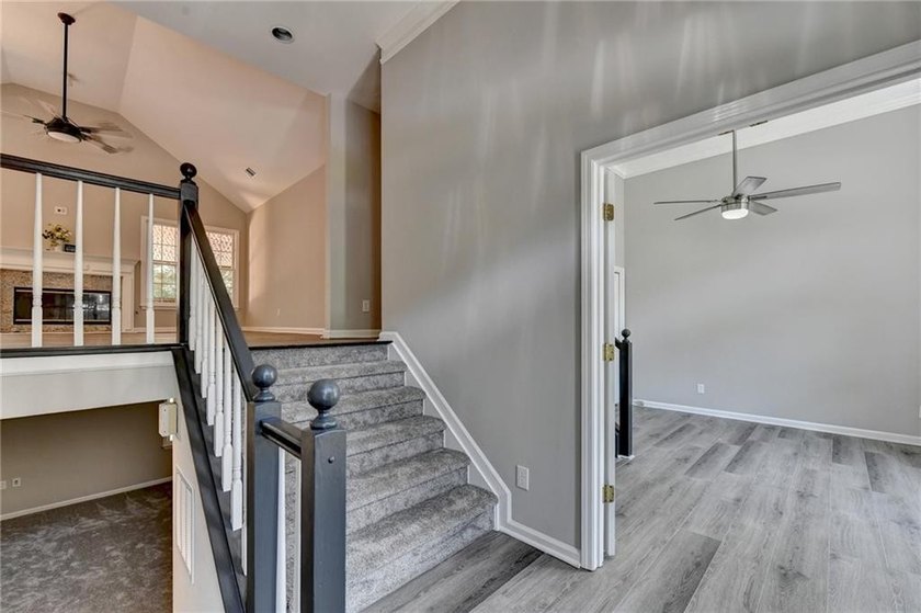 Welcome to this beautifully updated 5-bedroom, 3-bathroom home - photo 4
