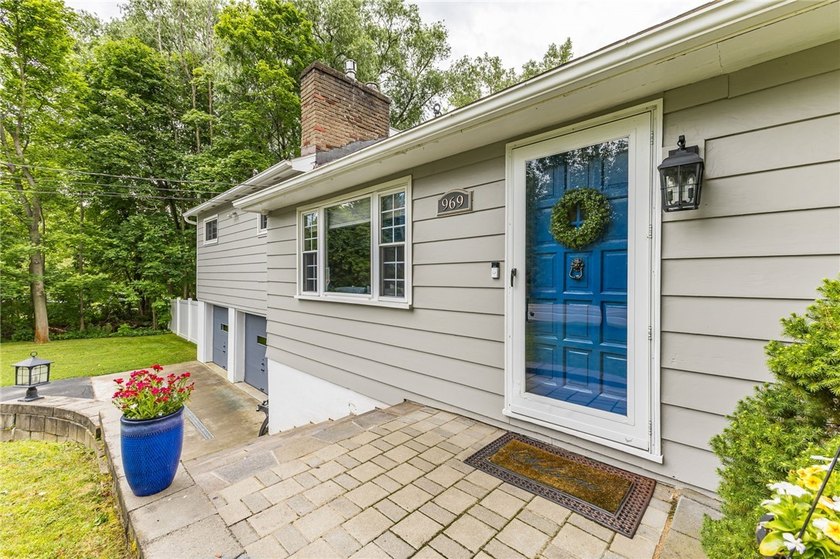 Exceptional and move-in ready split-level gem in the highly - photo 5