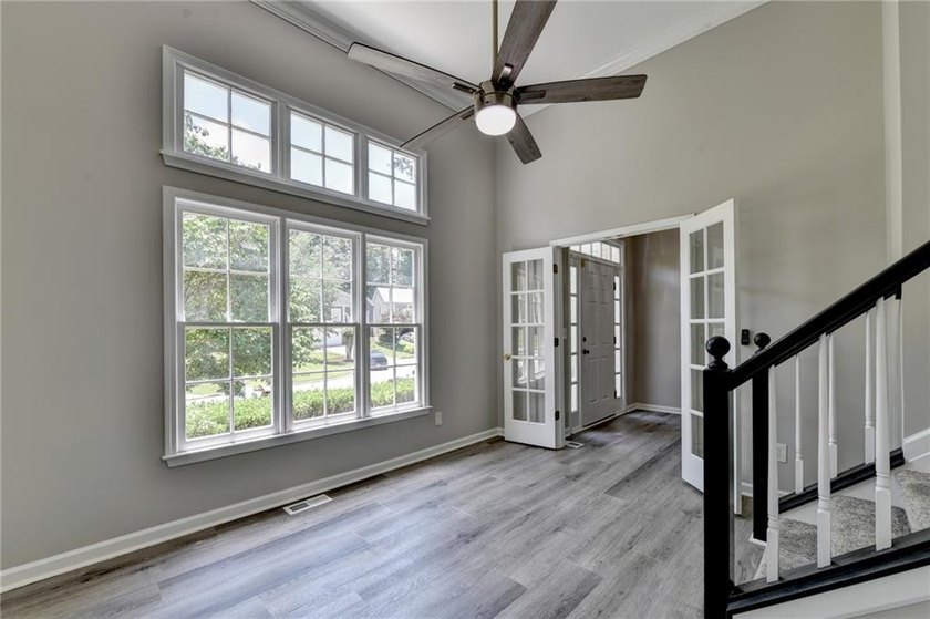 Welcome to this beautifully updated 5-bedroom, 3-bathroom home - photo 10