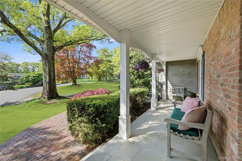 Welcome to this stately, immaculately maintained 4 bedroom, 2.5 - photo 5