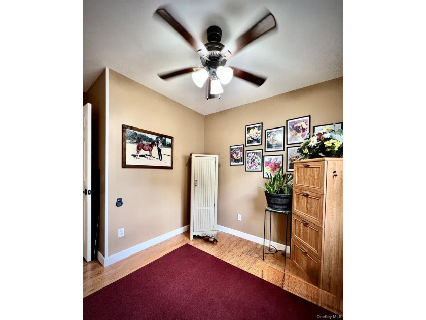 Beautifully maintained 3BR, 1BA home with cathedral ceilings in - photo 19