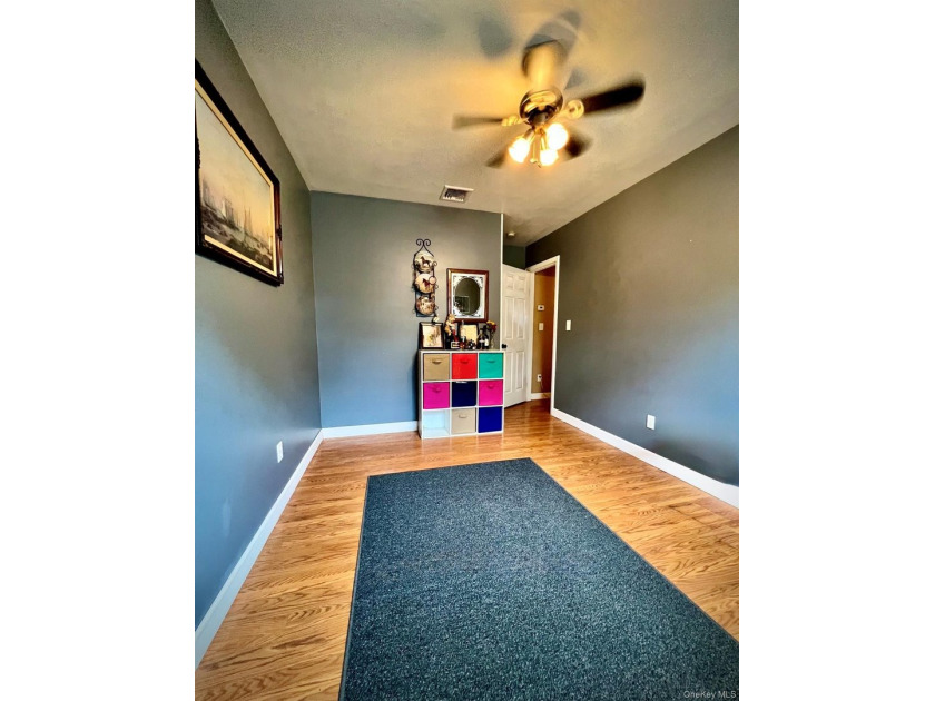 Beautifully maintained 3BR, 1BA home with cathedral ceilings in - photo 23