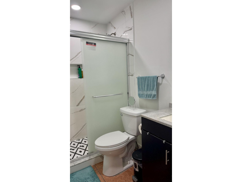 2-bedroom, 1-bath condominium for sale in a convenient West Palm - photo 12