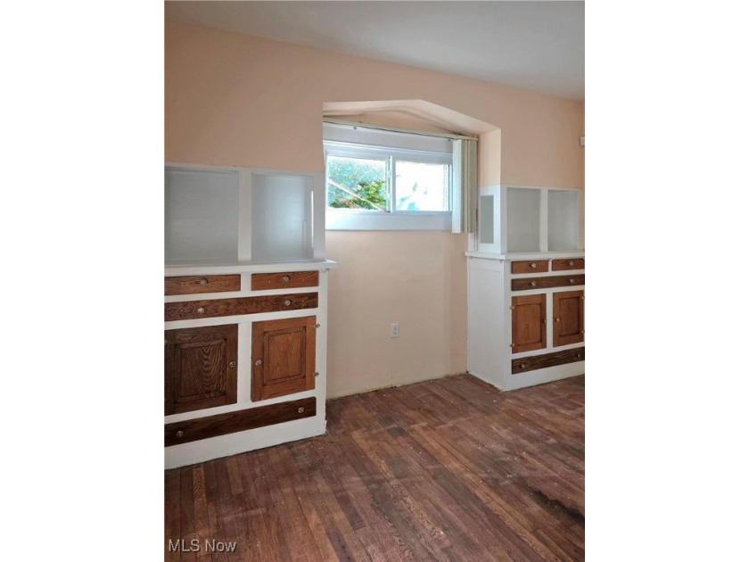 Welcome HOME to 9112 Parmelee Ave, in Cleveland! A charming and - photo 14