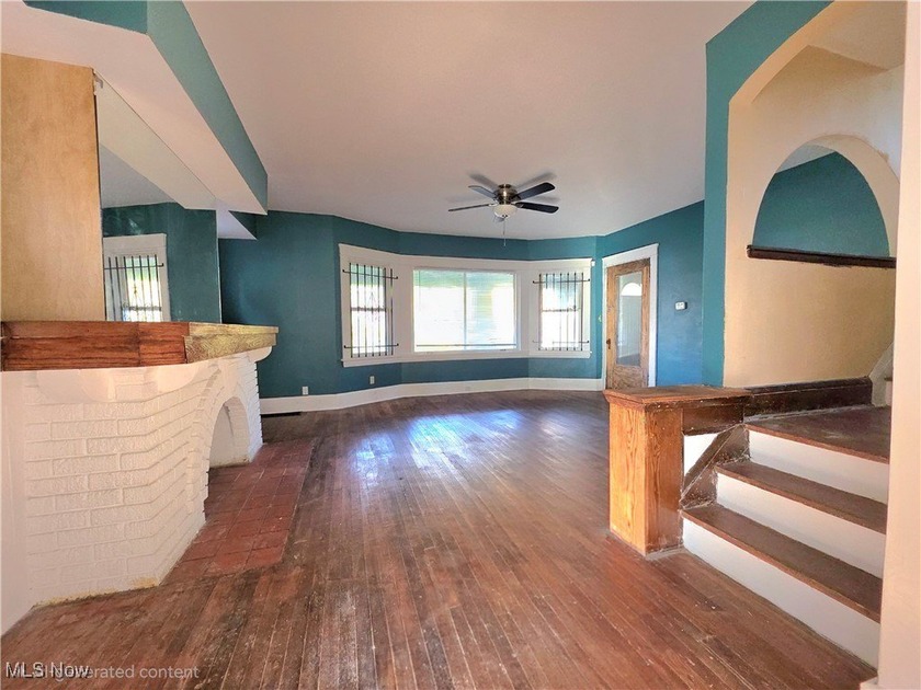Welcome HOME to 9112 Parmelee Ave, in Cleveland! A charming and - photo 16