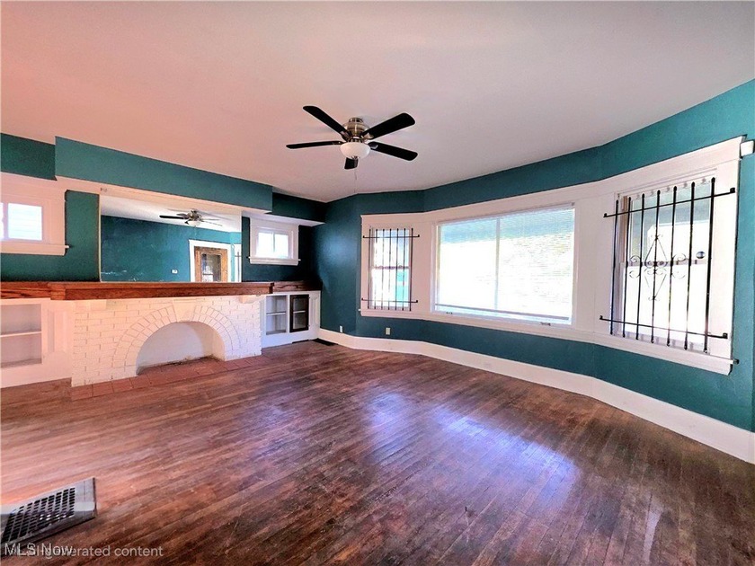 Welcome HOME to 9112 Parmelee Ave, in Cleveland! A charming and - photo 18