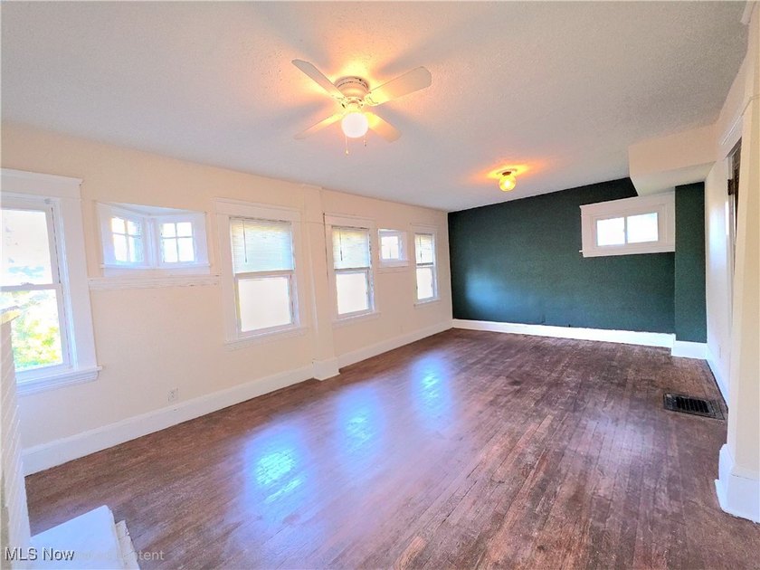Welcome HOME to 9112 Parmelee Ave, in Cleveland! A charming and - photo 24