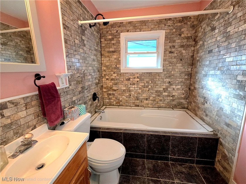 Welcome HOME to 9112 Parmelee Ave, in Cleveland! A charming and - photo 25